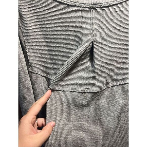 We The Free Grey Long Sleeve Top Woman’s Size Small Free People - Picture 14 of 16